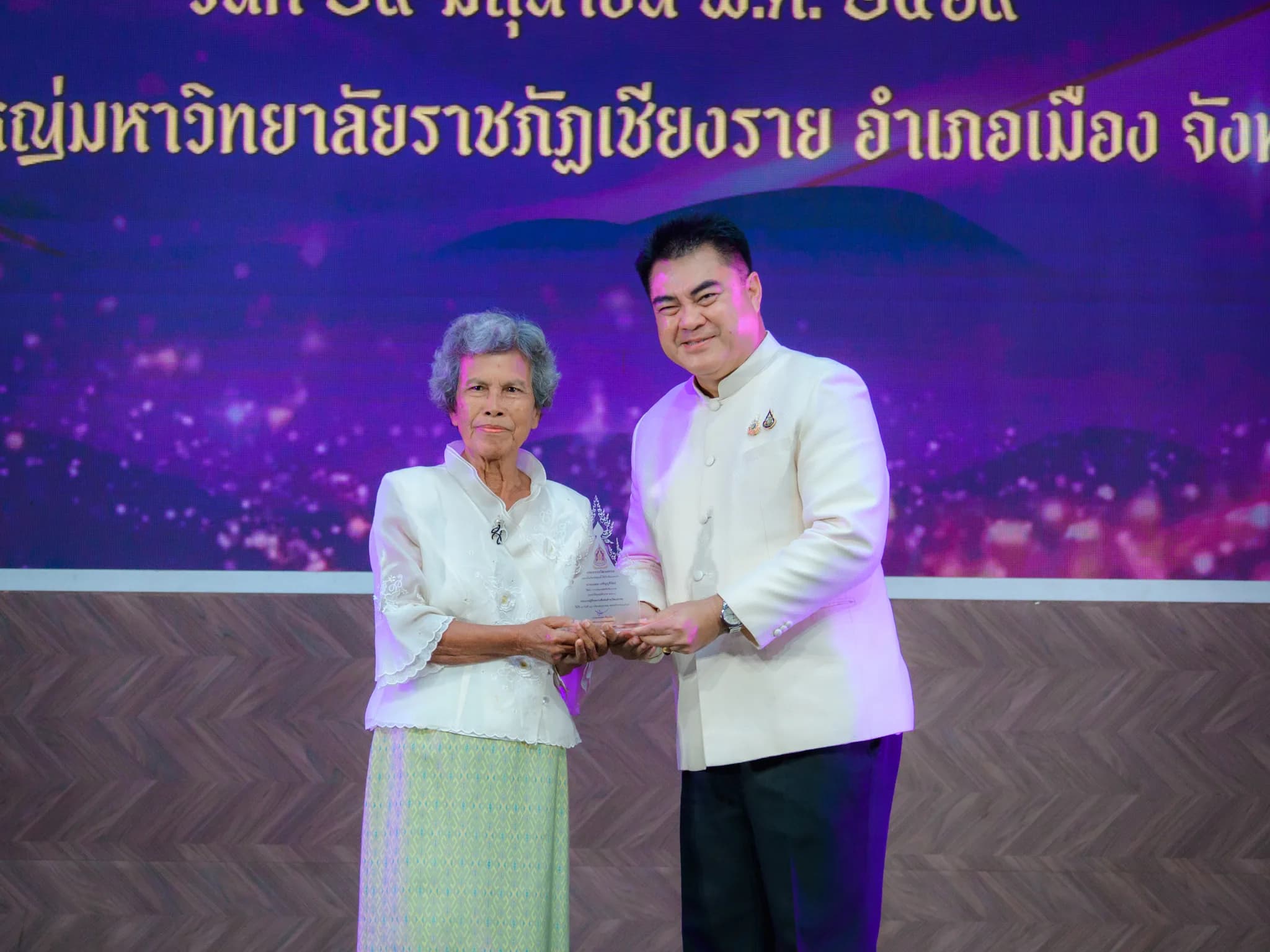 ถนอม เจริญบุรีรัตน์